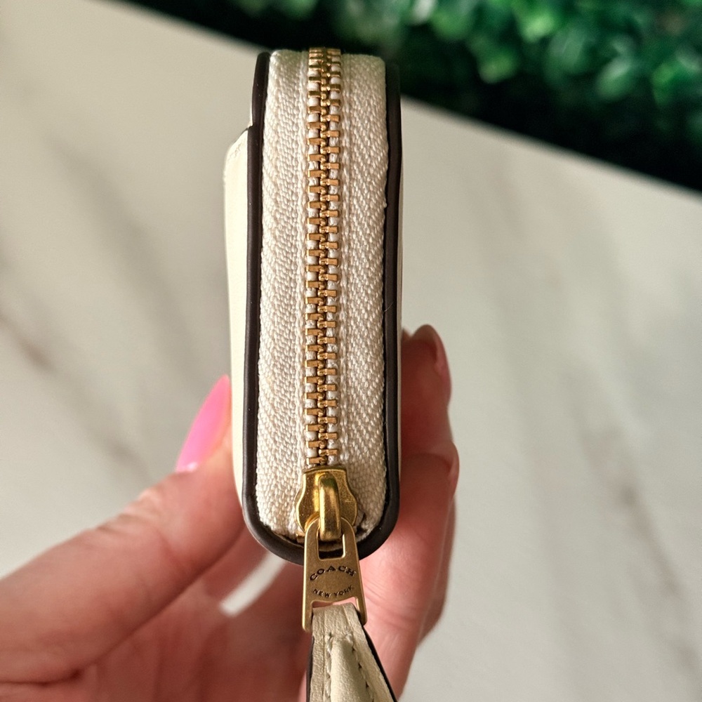 Coach Retail Compact Zippy Cardholder Wallet Chalk Color - Picture 3 of 7